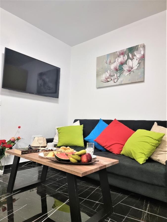 Corner Apartment *